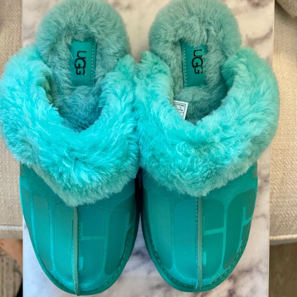 Women’s Ugg®️ Green Slipper/Slides - Picture 2 of 8